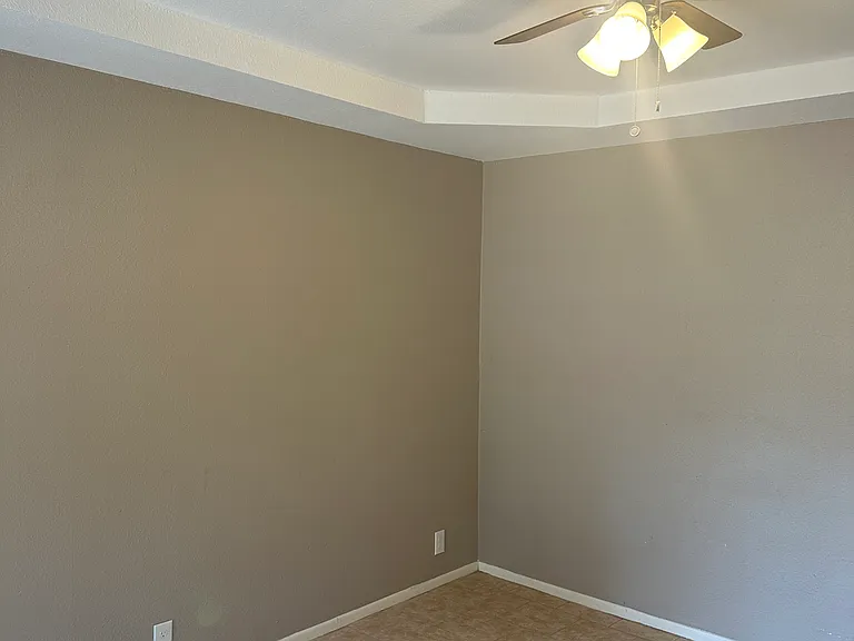 819 W Mims St — Photo 11