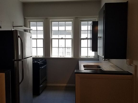 3rd image of 201 El Camino Dr APT C