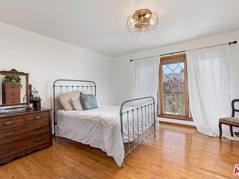 515 N Kenter Ave — Photo 22