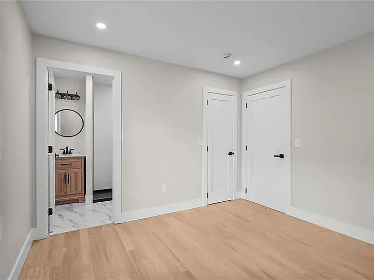 155 Burnside St #1 — Photo 8