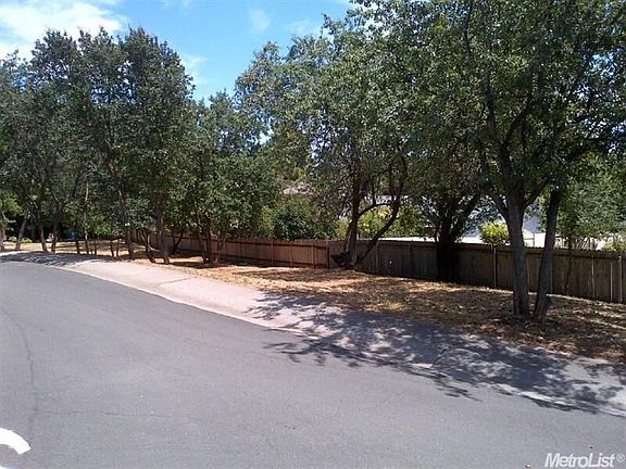 3rd image of 12716 Highland Ct