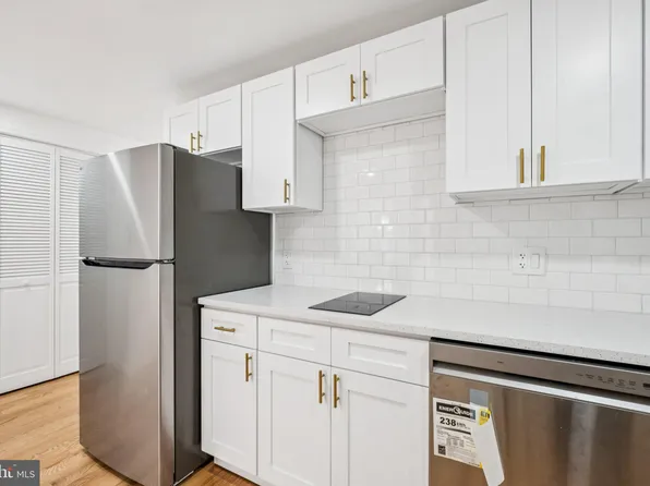 1223 Spruce St APT 3F, Philadelphia, PA 19107