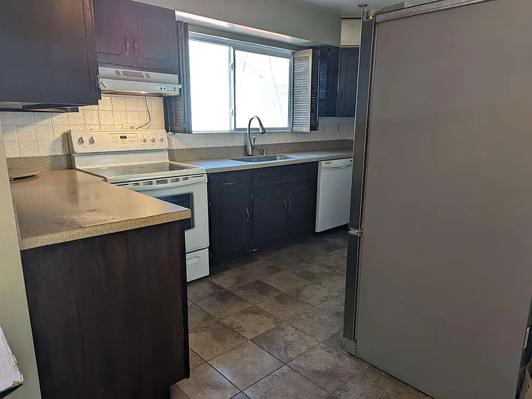 244 N 800 E — Photo 11