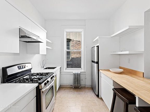 3rd image of 205 Park Pl APT 14