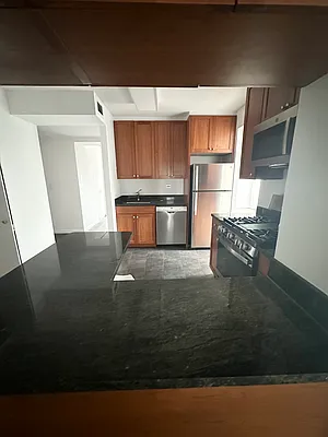 Rented by Manhattan Realty Group | media 17