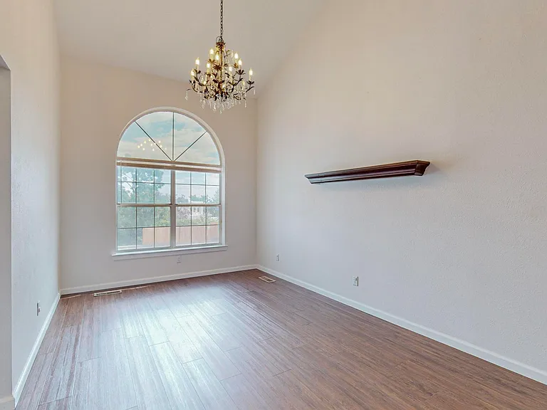 13612 Vic Rd NE — Photo 6