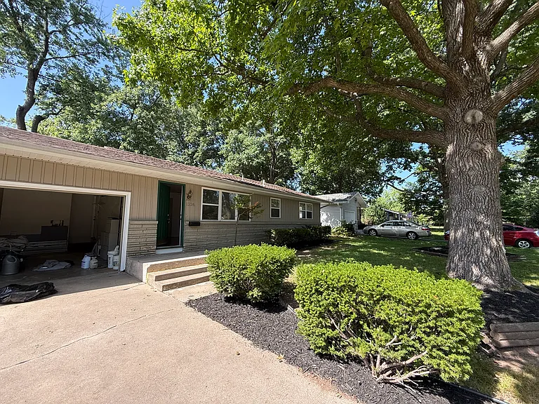 1226 E Rosebrier St — Photo 2