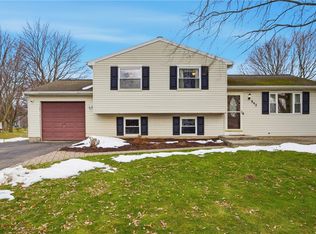 842 Independence Dr, Webster, NY 14580