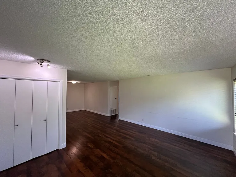 406 Coronado Dr — Photo 4