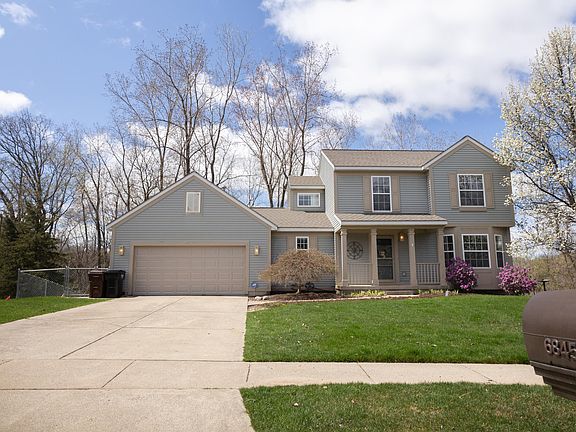 2nd image of 6845 Lake Bluff Dr NE