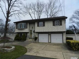 1135 Washington Ave, West Islip, NY 11795