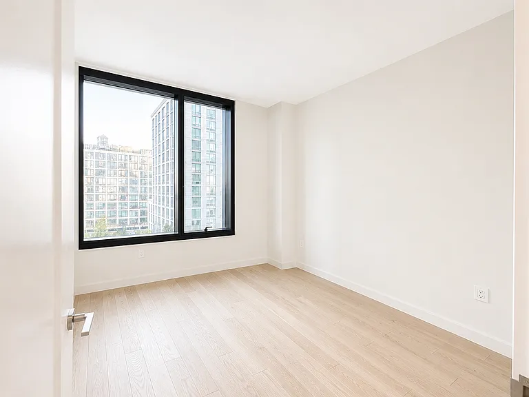 45-30 Pearson St #6A — Photo 11