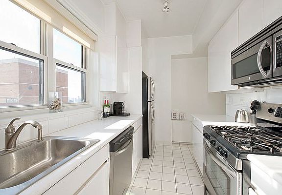 4th image of 60 E 8th St APT 34N