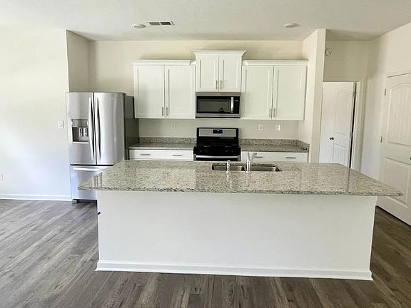 4th image of 25 Sydney Cir