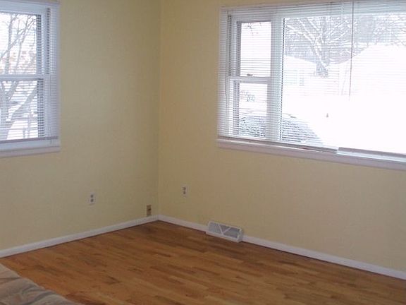 3rd image of 1015 N Niles Ave