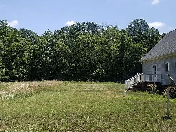 4th image of 1121 Snow Hill Rd