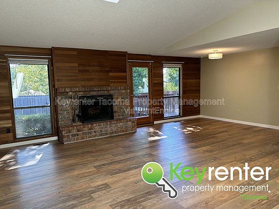 3rd image of 2722 Cambridge Dr