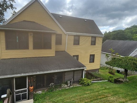 4th image of 915 Border Ave