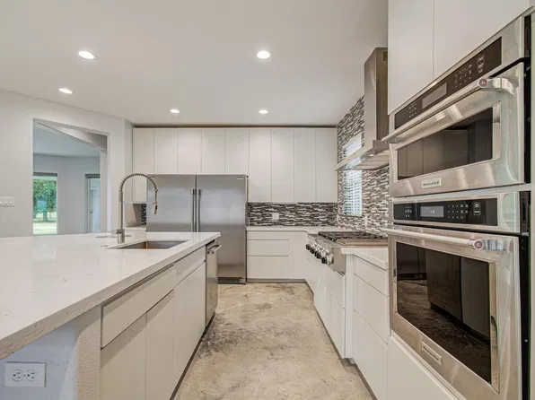 153 County Road 397, Bay City, TX 77414