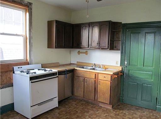 4th image of 718 Alexander Ave