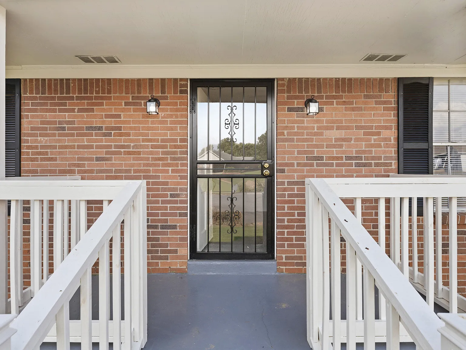 Beautiful 3-Bed, 1.5-Bath Brick Home — Photo 3