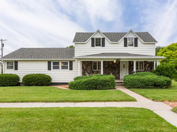 710 Q St, Neligh, NE 68756