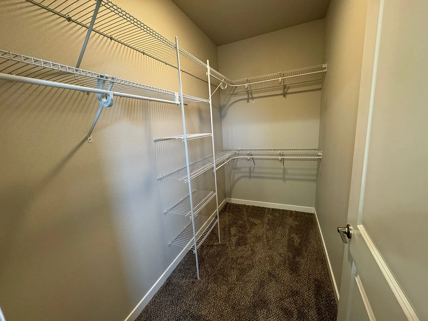 Rooms for rent in wonderful North Roseburg Home with views in Winchester — Photo 3