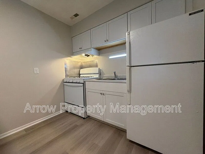 2 bed, 1.0 bath, 790 sqft, $950 — Photo 1