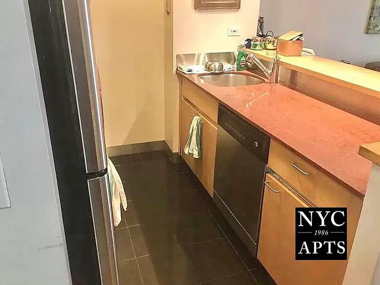 127 E 30th St #4B — Photo 3