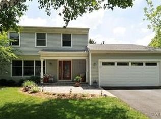 2066 Springside Dr, Naperville, IL 60565