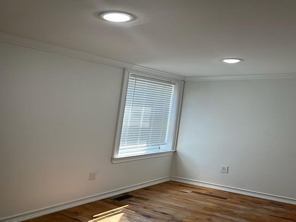 5th image of 754C Brown St
