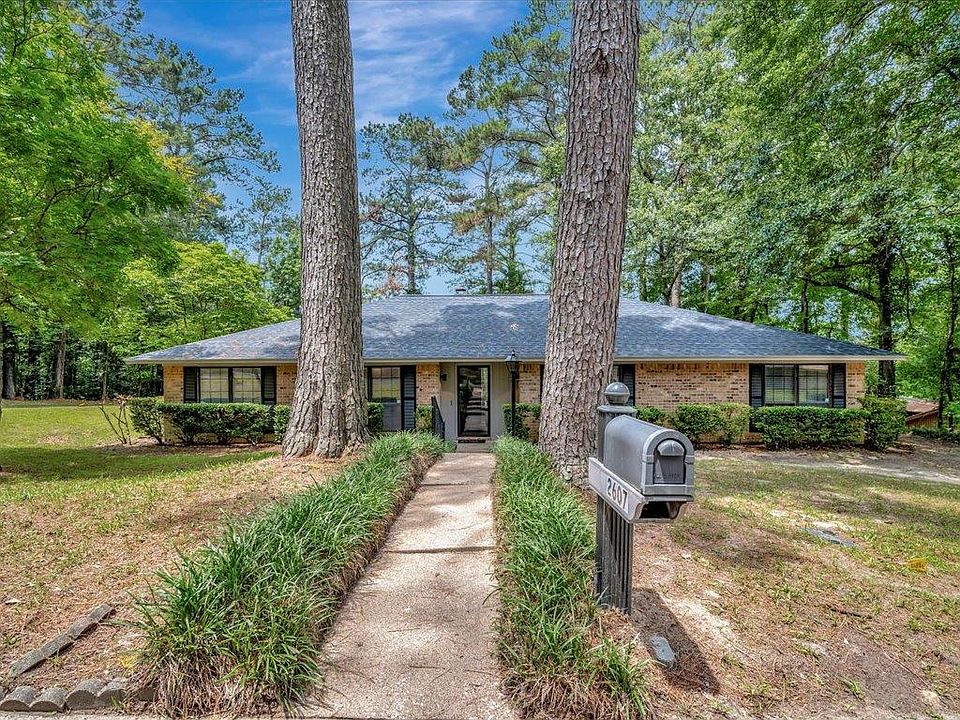 1st image of 2607 Pinecrest Dr