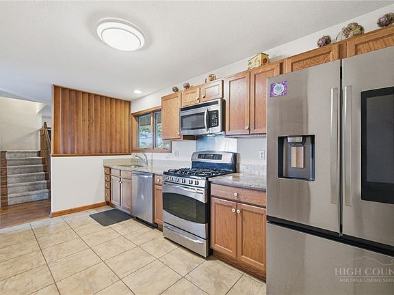 5th image of 198 Hickory Hill Circle