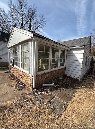 2211 W Butler St Photo 1