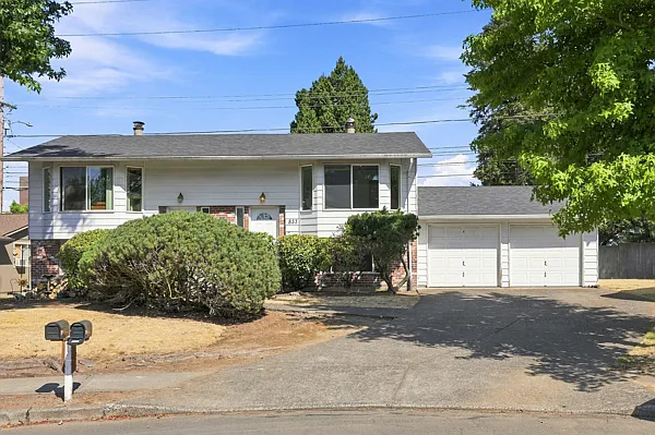 837 NE 30th Ct