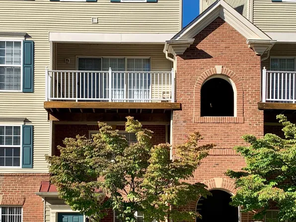 6149 Stonehenge Pl, Rockville, MD 20852