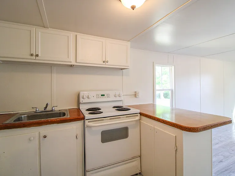 15 Simpson Rd — Photo 7