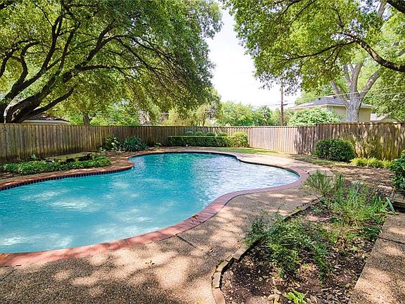 3rd image of 9721 Robin Hill Cir