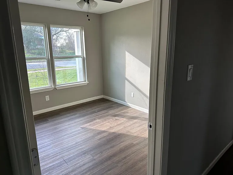2401 Shropshire St — Photo 14