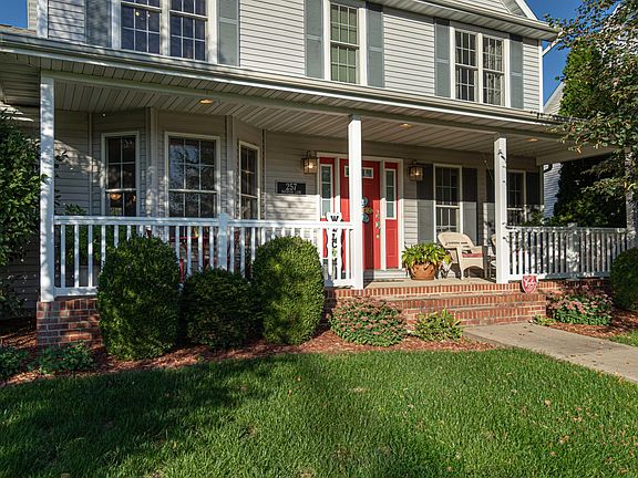 3rd image of 257 Oakwood Ln