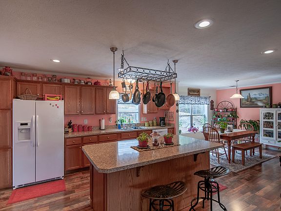 5th image of 215 Greystone Dr