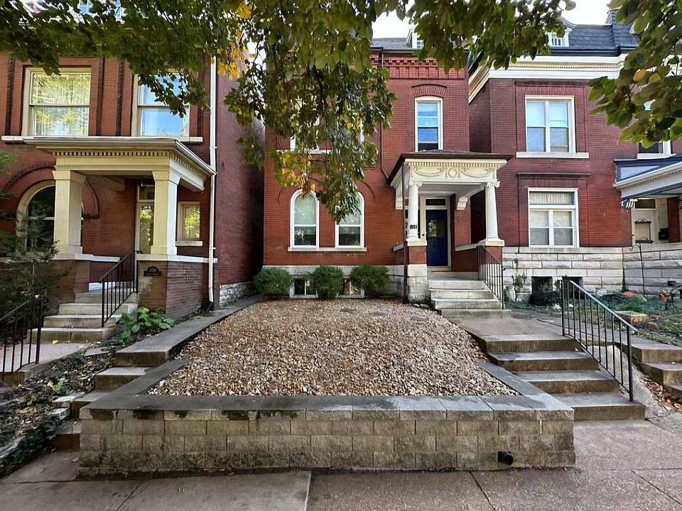 Well maintained front yard!