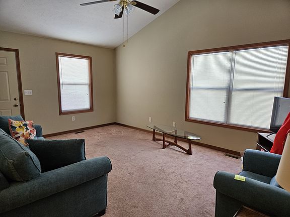 2nd image of 458 Oakleaf Ct #458