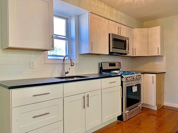 4th image of 10902 167th St
