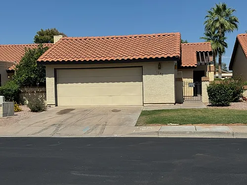 1043 S Rose Photo 1