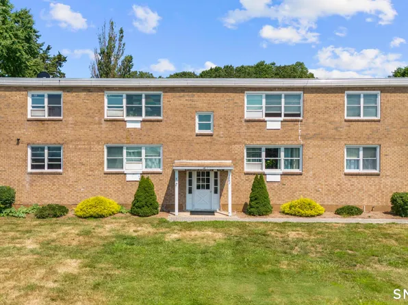 1742 Boston Post Rd APT 3A, Westbrook, CT 06498
