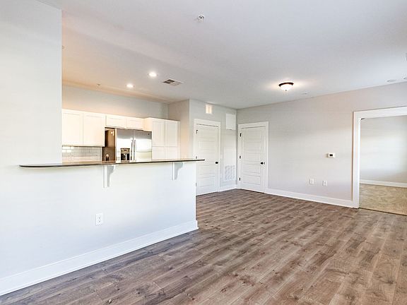 5th image of 625 N Oneil St #101
