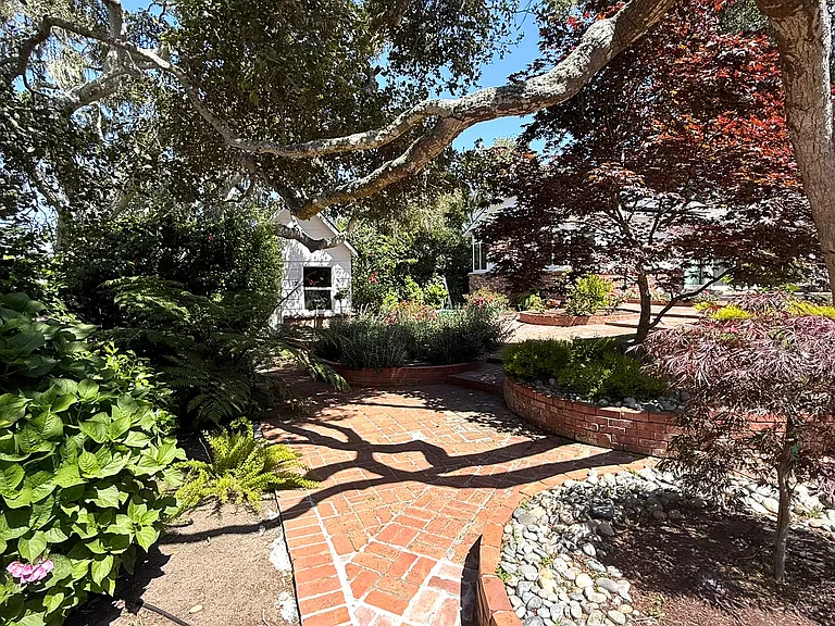 810 Martin St — Photo 11