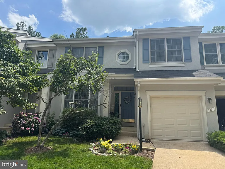 1338 Park Garden Ln — Photo 1