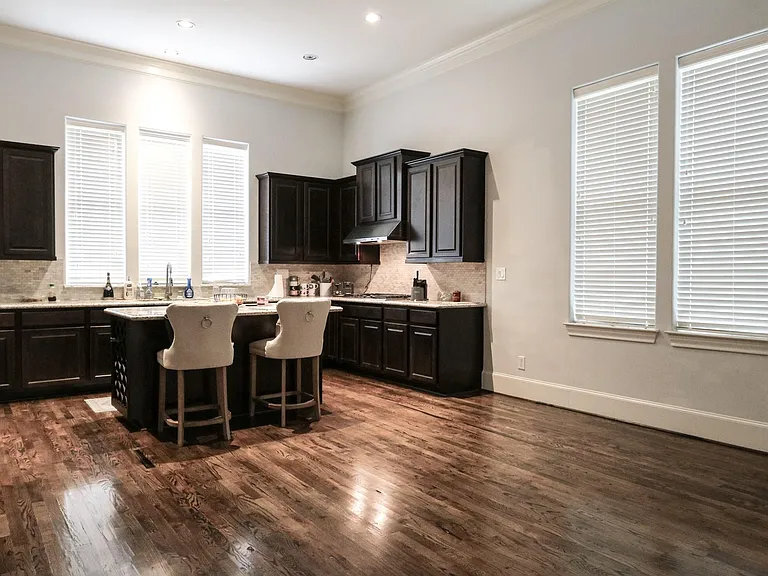 2037 Fannin Sta N — Photo 14
